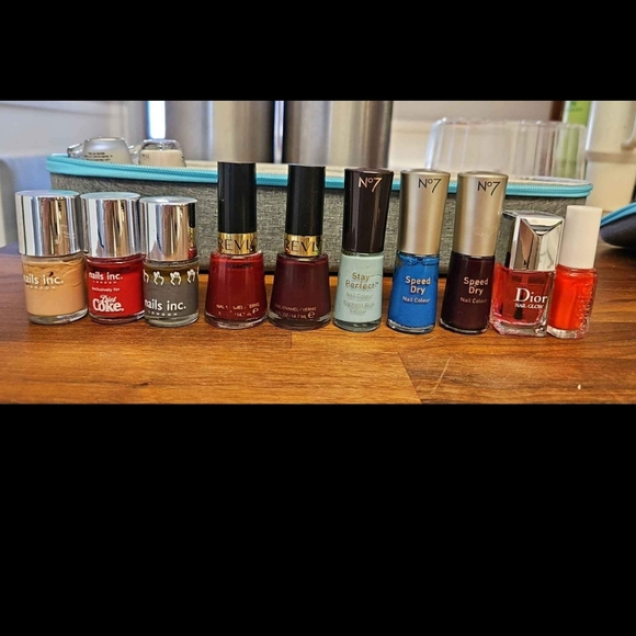 OPI Nail Lacquer with carrying cases - Picture 10 of 10